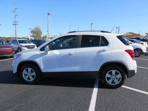 Used 2020 Chevrolet Trax LT w/ LT Convenience Package image 6
