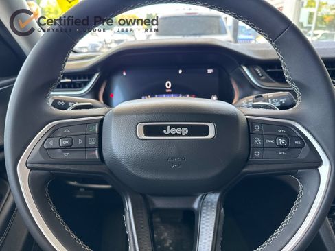 Used 2024 Jeep Grand Cherokee Laredo AWD/4WD image 24