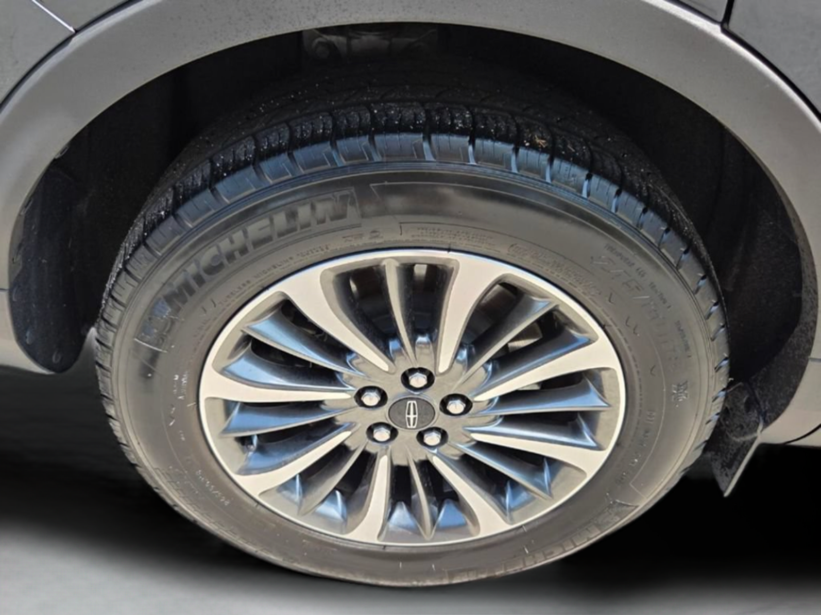 Used 2023 Lincoln Nautilus AWD w/ Premium Package image 19