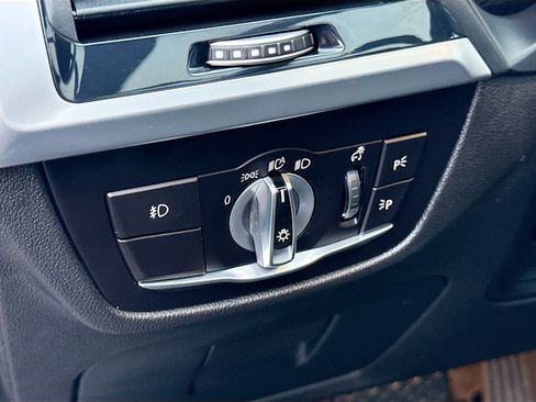 Used 2021 BMW X3 xDrive30e image 10