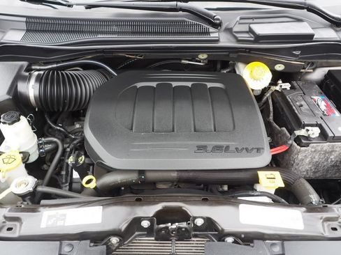 Used 2020 Dodge Grand Caravan SE FWD image 10