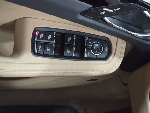 Used 2025 Porsche Macan AWD/4WD image 21