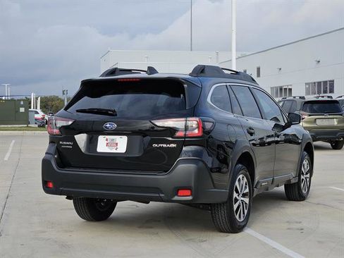 Certified 2025 Subaru Outback Premium image 4