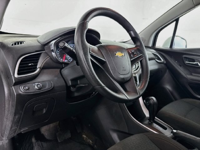 Used 2018 Chevrolet Trax LS FWD image 18