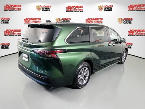 Certified 2023 Toyota Sienna XLE AWD/4WD image 16