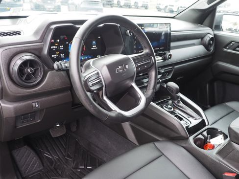 Used 2025 Chevrolet Colorado Trail Boss image 9
