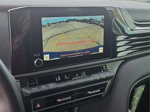 Used 2025 Toyota Camry SE image 14