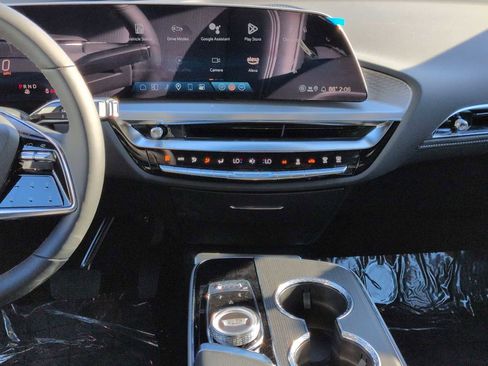 New 2025 Cadillac Lyriq Luxury image 18