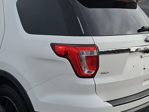 Used 2018 Ford Explorer XLT image 35