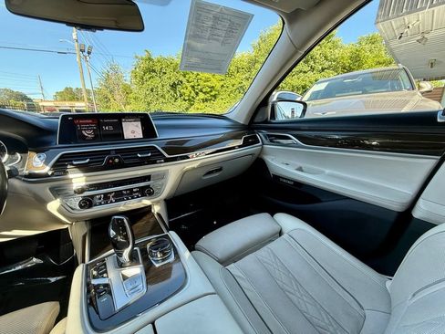 Used 2018 BMW 740i xDrive AWD/4WD image 15