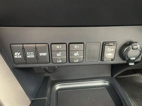 Used 2018 Toyota RAV4 Limited w/ Advanced Technology Package AWD/4WD image 21