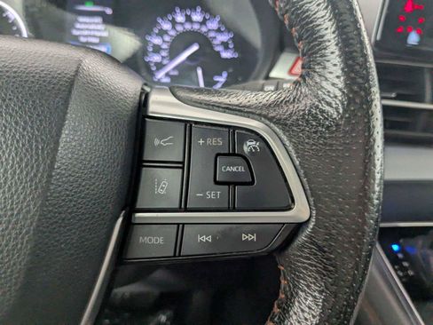 Used 2021 Toyota Sienna XSE AWD/4WD image 19