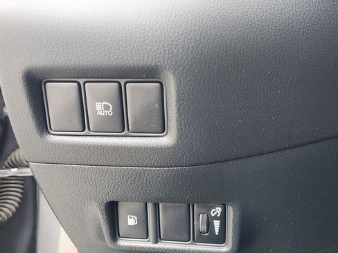 Used 2020 Toyota C-HR LE image 19