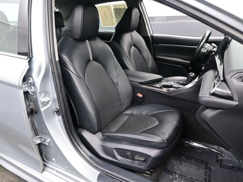Used 2023 Toyota Camry XSE FWD image 14