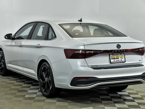 Certified 2026 Volkswagen Jetta SE w/ Black Wheel Package FWD image 4
