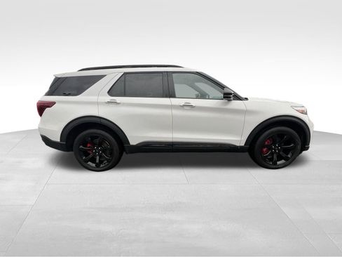Used 2024 Ford Explorer ST w/ Technology Package image 4