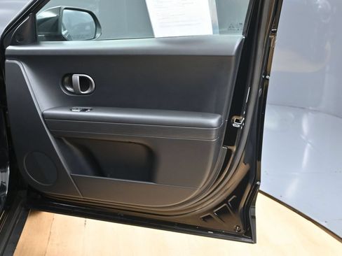Used 2025 Hyundai Ioniq 5 SE RWD image 33