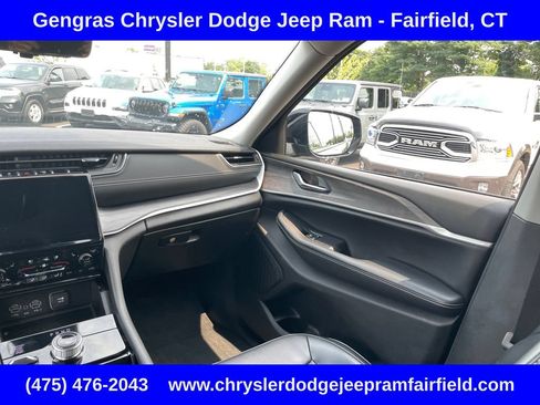 Certified 2023 Jeep Grand Cherokee Limited w/ Luxury Tech Group II AWD/4WD image 59