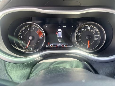 Used 2018 Jeep Cherokee Trailhawk w/ Comfort/Convenience Group AWD/4WD image 8