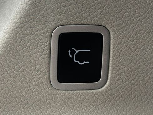 Used 2023 Chrysler Pacifica Touring-L image 21