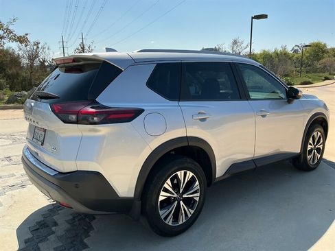 Used 2023 Nissan Rogue SV w/ SV Premium B Package image 11