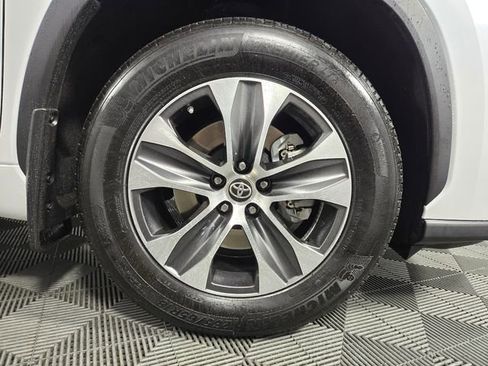 Used 2023 Toyota Highlander XLE image 13