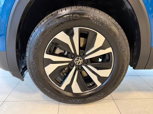 Used 2025 Volkswagen Atlas Cross Sport SE AWD/4WD image 38