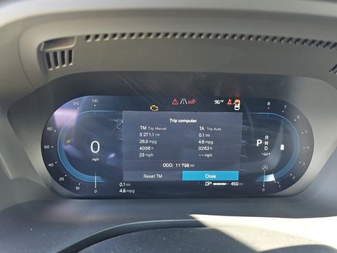 Used 2025 Volvo XC60 B5 Plus AWD/4WD image 7