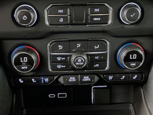 Used 2021 Chevrolet Tahoe High Country w/ Premium Package image 27