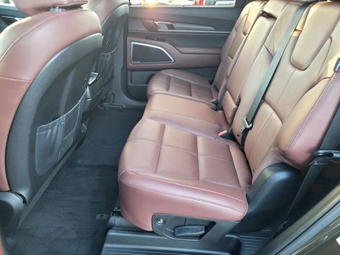 Used 2023 Kia Telluride EX image 16