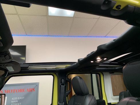 Used 2022 Jeep Wrangler Unlimited Sahara w/ Cold Weather Group image 13