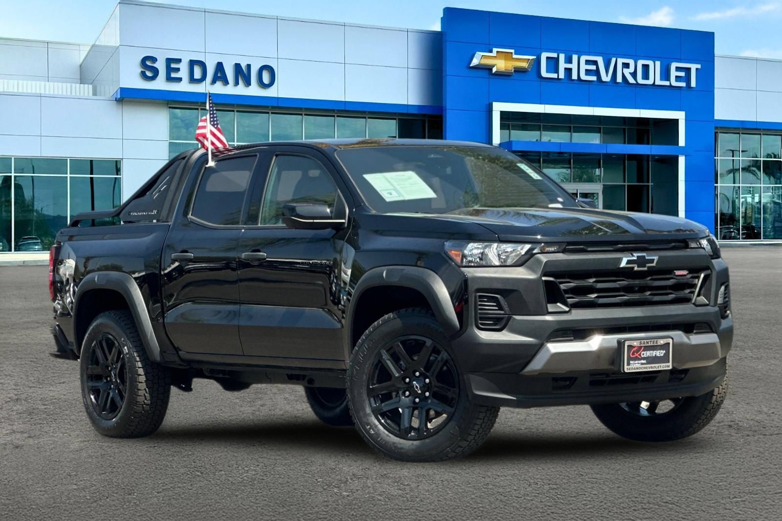 Used 2025 Chevrolet Colorado Trail Boss w/ Midnight Edition AWD/4WD image 2