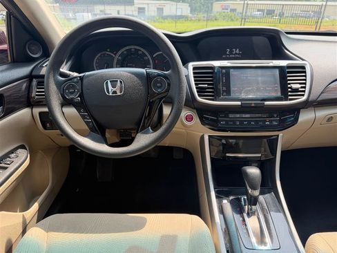 Used 2017 Honda Accord EX image 19