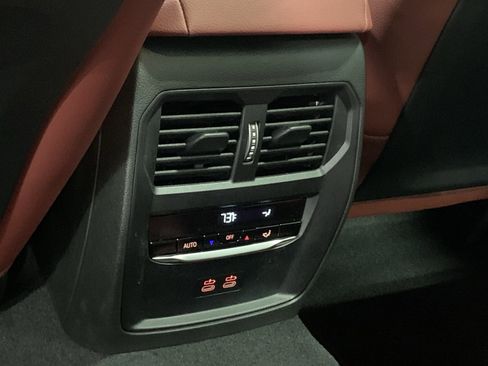 Used 2025 BMW 330i Sedan w/ Convenience Package image 27