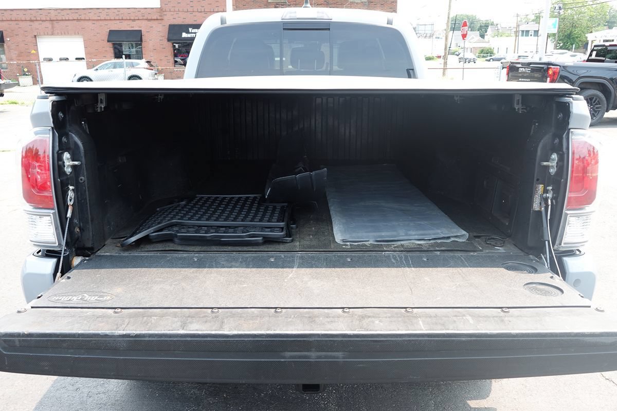 Used 2020 Toyota Tacoma TRD Off-Road AWD/4WD image 14