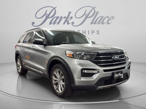 Used 2023 Ford Explorer XLT w/ Equipment Group 202A RWD image 7