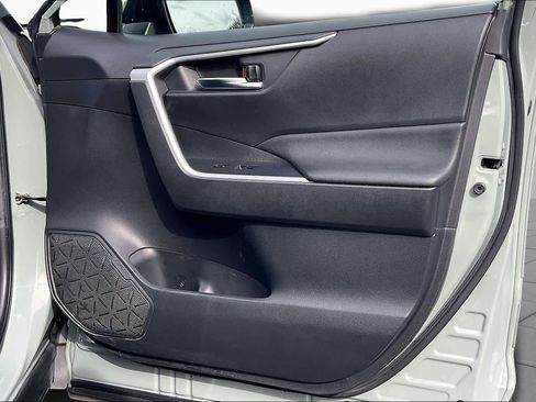 Used 2023 Toyota RAV4 XLE Premium image 22