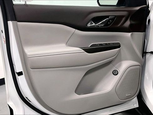 Used 2018 GMC Acadia SLT FWD image 16
