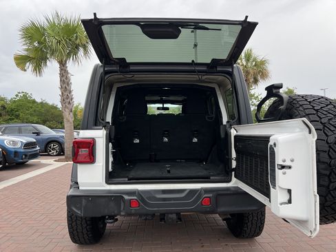 Used 2018 Jeep Wrangler Unlimited Sport S AWD/4WD image 32
