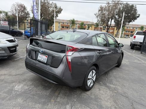 Used 2017 Toyota Prius Two w/ Prius Two Safety Plus Package FWD image 9
