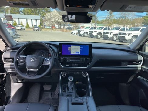 Used 2026 Toyota Grand Highlander XLE image 8