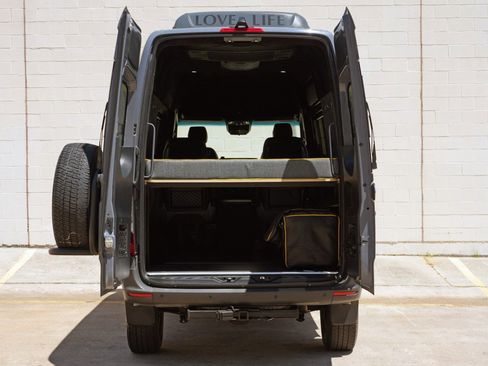 Used 2021 Mercedes-Benz Sprinter 2500 w/ Comfort Plus Package image 9