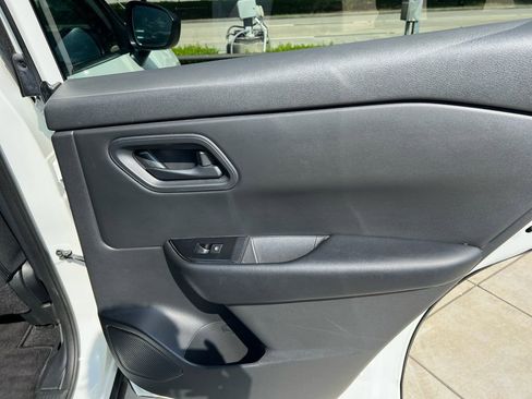 Used 2024 Nissan Rogue S FWD image 9