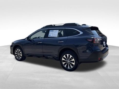 Used 2025 Subaru Outback Touring AWD/4WD image 5