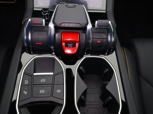 Used 2025 Lamborghini Urus SE AWD/4WD image 25