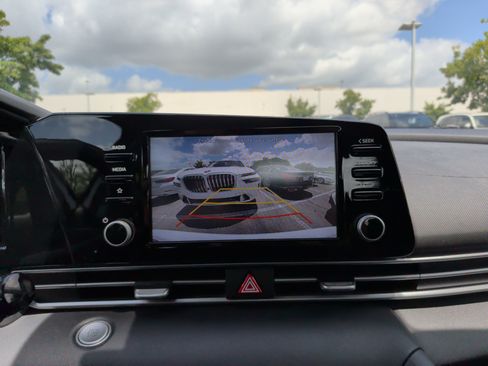 Used 2021 Hyundai Elantra SEL w/ Convenience + Premium Package FWD image 16