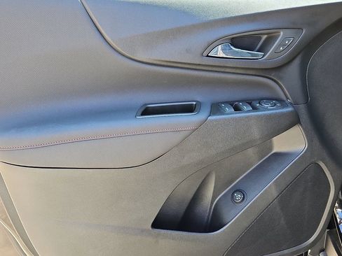 Certified 2023 Chevrolet Equinox RS FWD image 12
