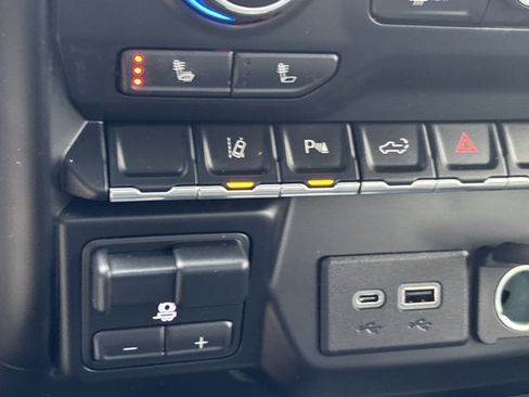 Used 2020 Chevrolet Silverado 2500 LT w/ Convenience Package image 38