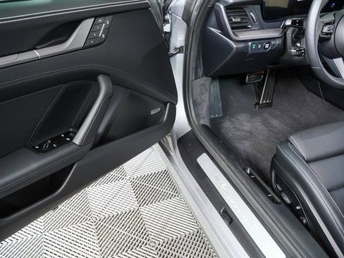 Certified 2025 Porsche 911 Carrera image 8