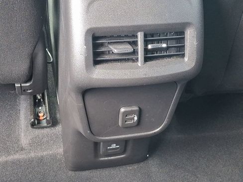 Certified 2024 Chevrolet Equinox LT FWD image 11